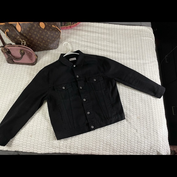 Valenciaga black jacket